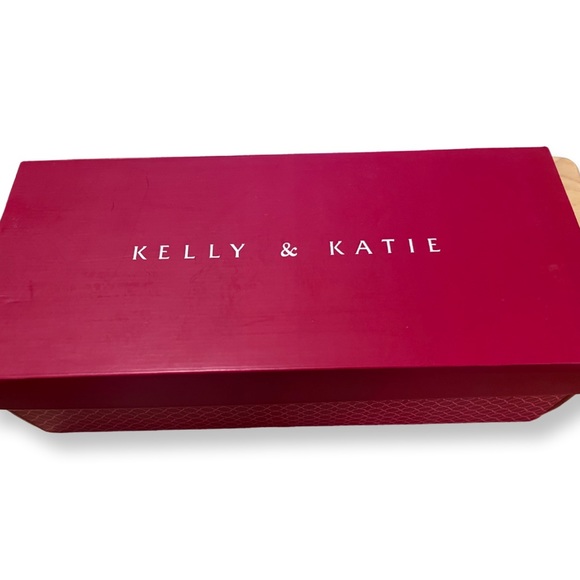 New in box, Kelly & Katie Size 9 Taupe Flats - Picture 8 of 8